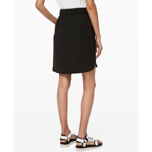 LULULEMON On The Fly Skirt Womens 8 Black Casual Travel Woven Athleisure Mini - Picture 3 of 16